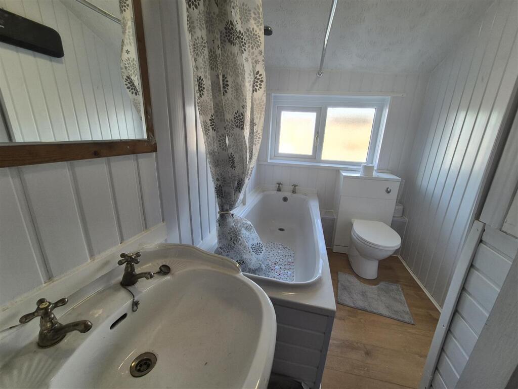 Apartment in Tameside, Greater Manchester - View 5