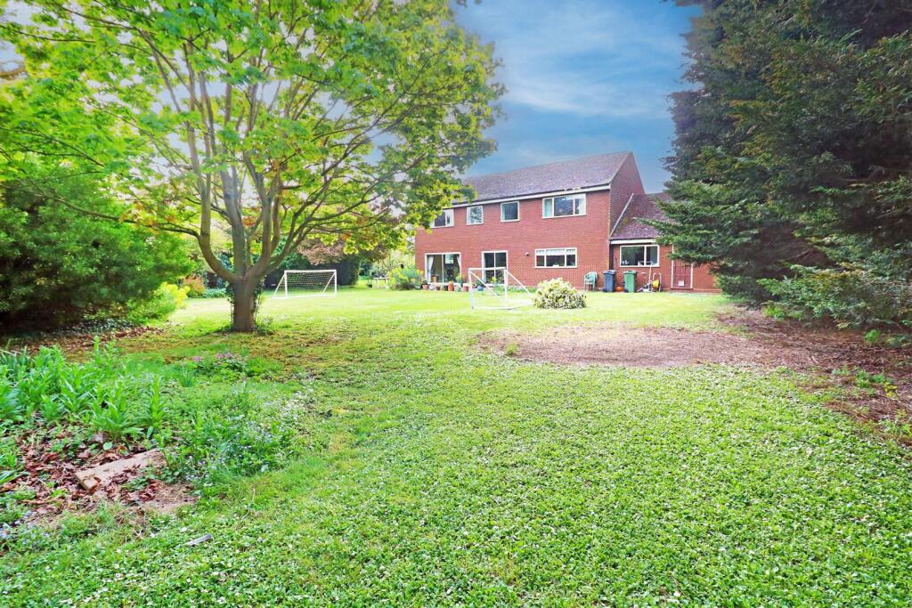 5-bed detached on Meadow Bank, Hatfield Peverel, Chelmsford, £760,000
