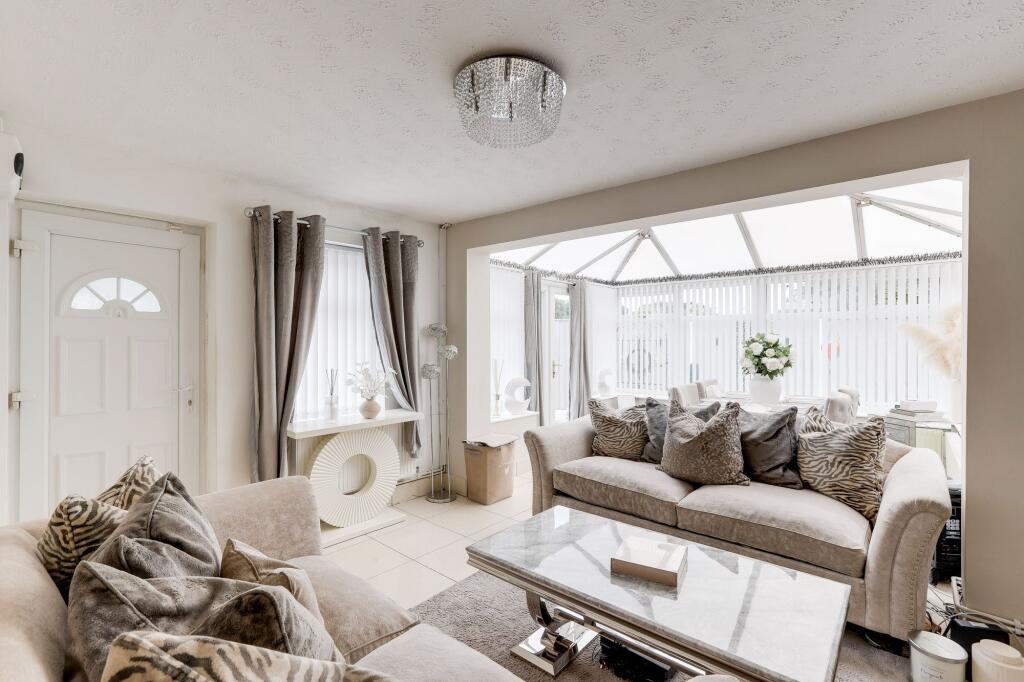 House in Nottingham, Crabtree Farm Estate, Hempshill Vale - More