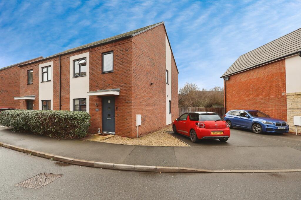 Main image of property: Macbeth Road, Stratford-upon-Avon, CV37
