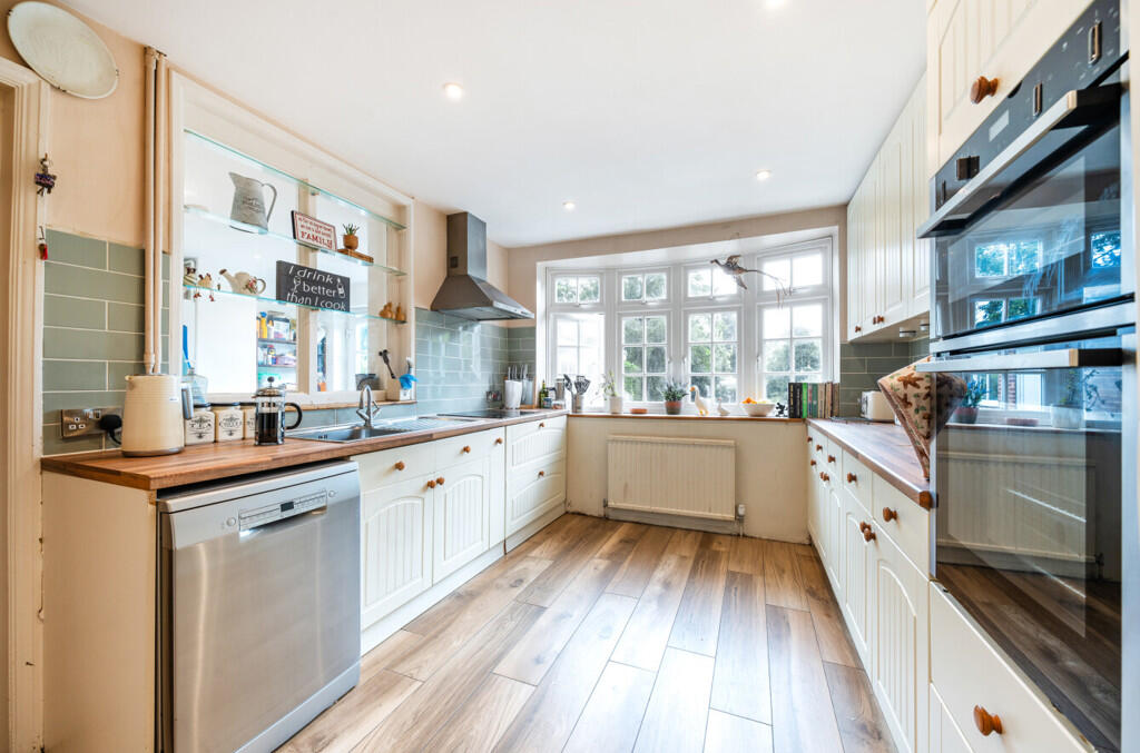Addiscombe Road, Crowthorne, Berkshire - View 2