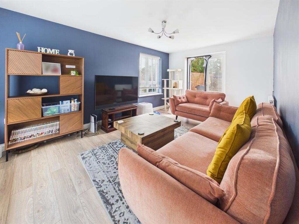 House in Gloucester - View 3
