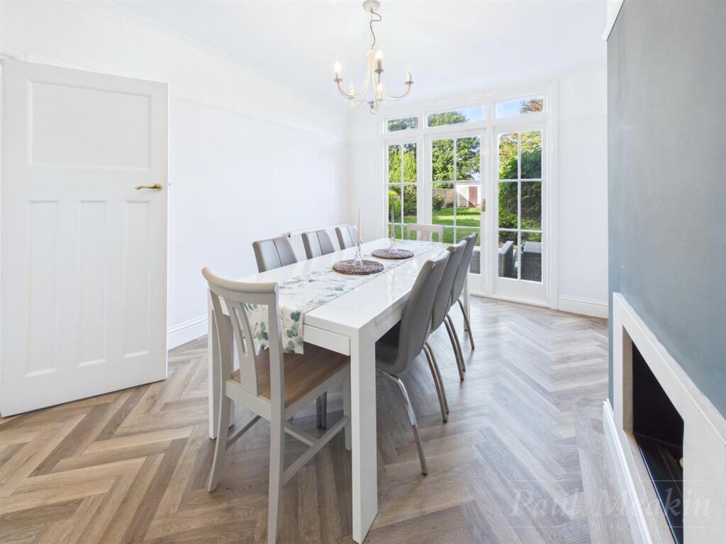 House in Croydon - More