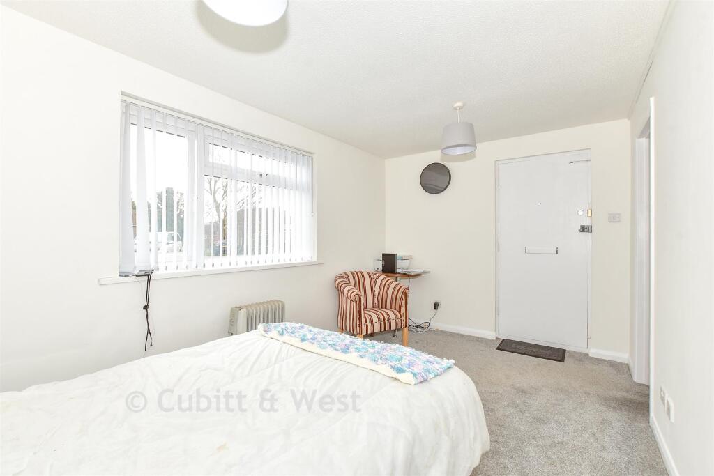 Reedmace Close, Waterlooville, Hampshire photo 4