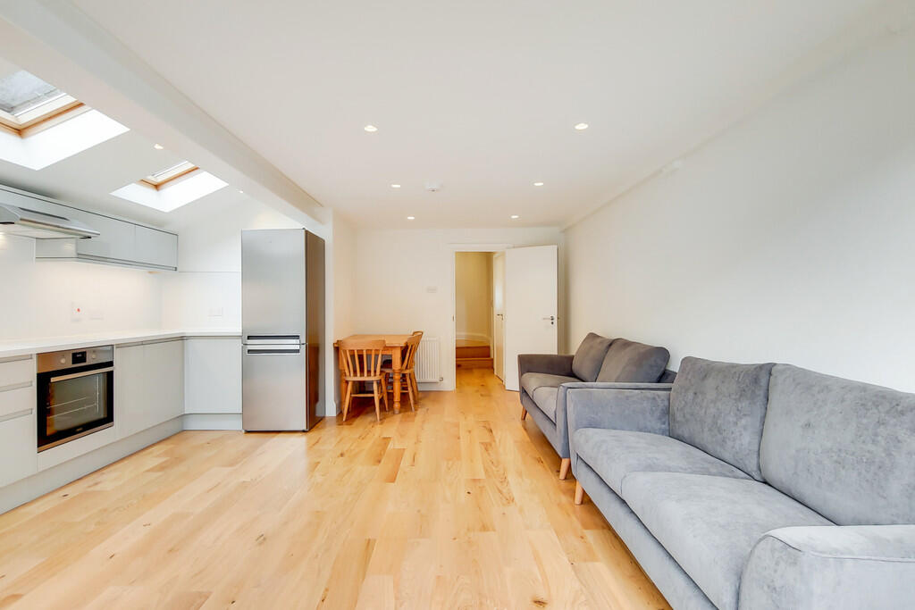 Apartment in London - View 5