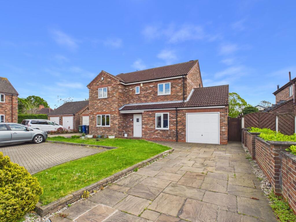 3-bed semi-detached on Scardale Court, Brayton, YO8, £285,000