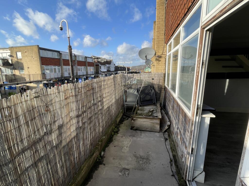 40 St. Johns Way, Corringham, Stanford-Le-Hope, Essex SS17 7LJ photo 4