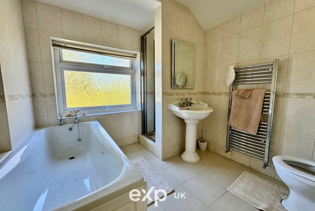 House in Solihull, Ulverley Green - More