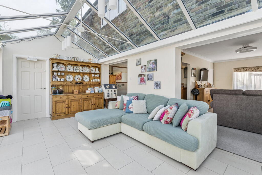House in Slough - View 5