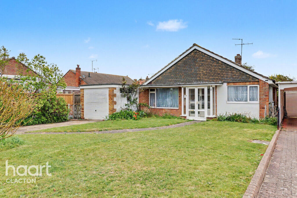 3-bed detached on Alan Drive, Clacton-On-Sea, £270,000