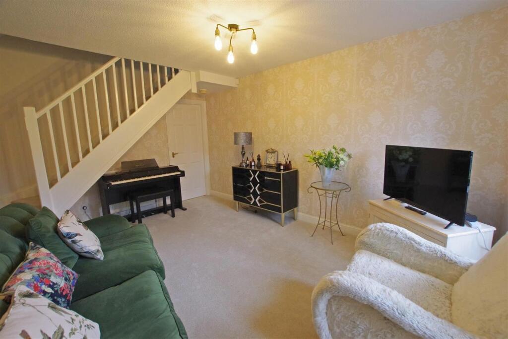 Dene Royd Close, Stainland photo 5