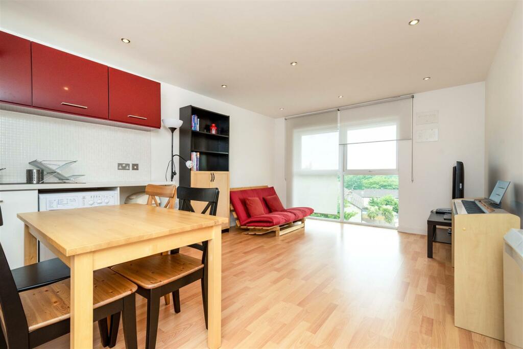 Parkfield house, North Road, Gabalfa, CF14 3AL (Ref: 10173) photo 2