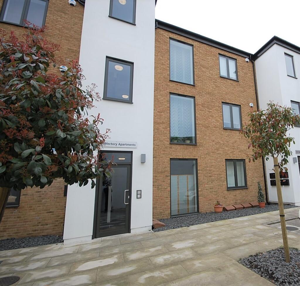Apartment in London - More