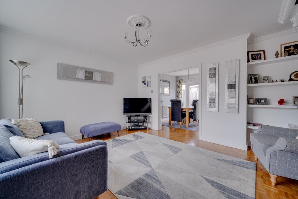 Acacia Avenue, St. Ives, PE27 photo 3