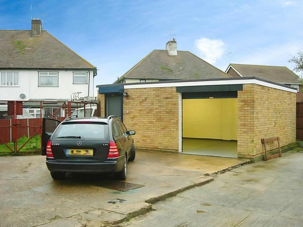efee892dBrook 20Close.JPG
