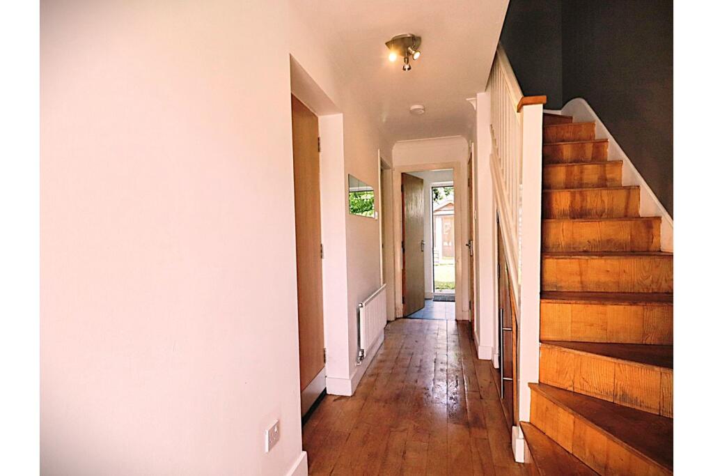 House in Cardiff, Grangetown - View 2