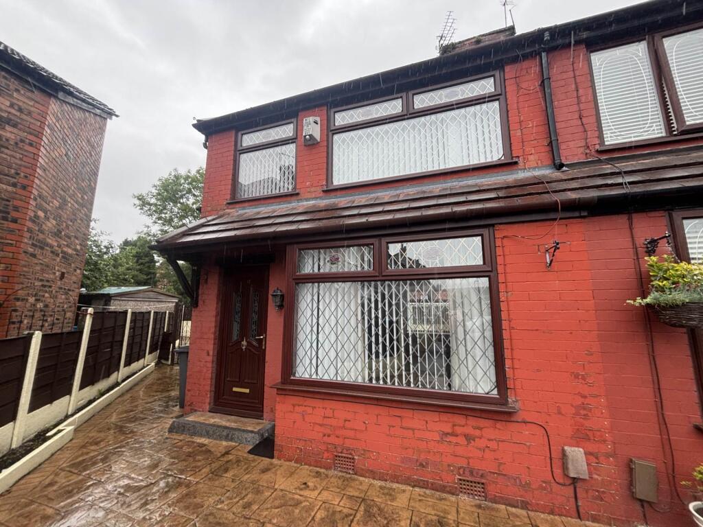 Main image of property: 17 Ross Avenue, Chadderton, Oldham, OL9 8AN