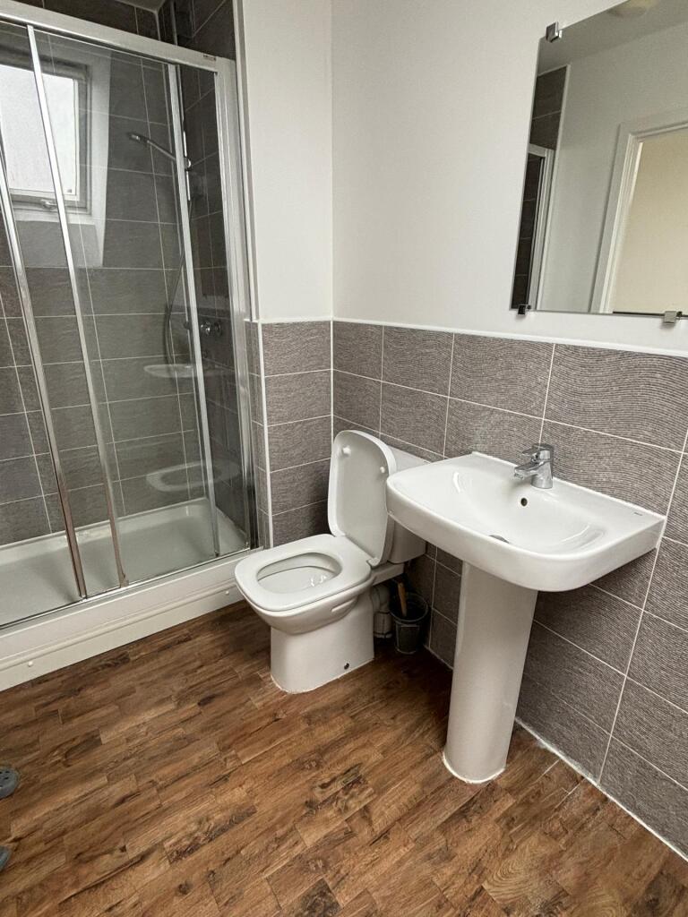 5 bedroom terraced house for rent