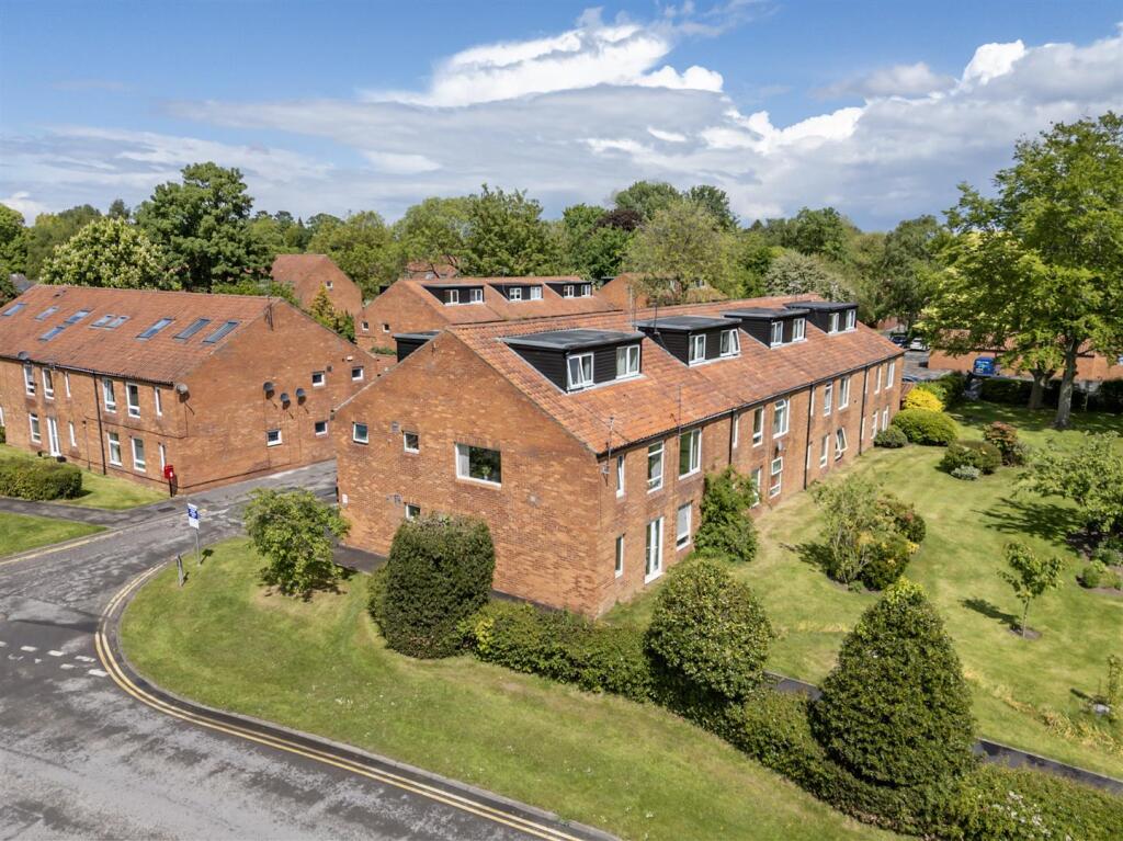 2-bed flat on Peel Close, Heslington, York, YO10 5EN, £170,000