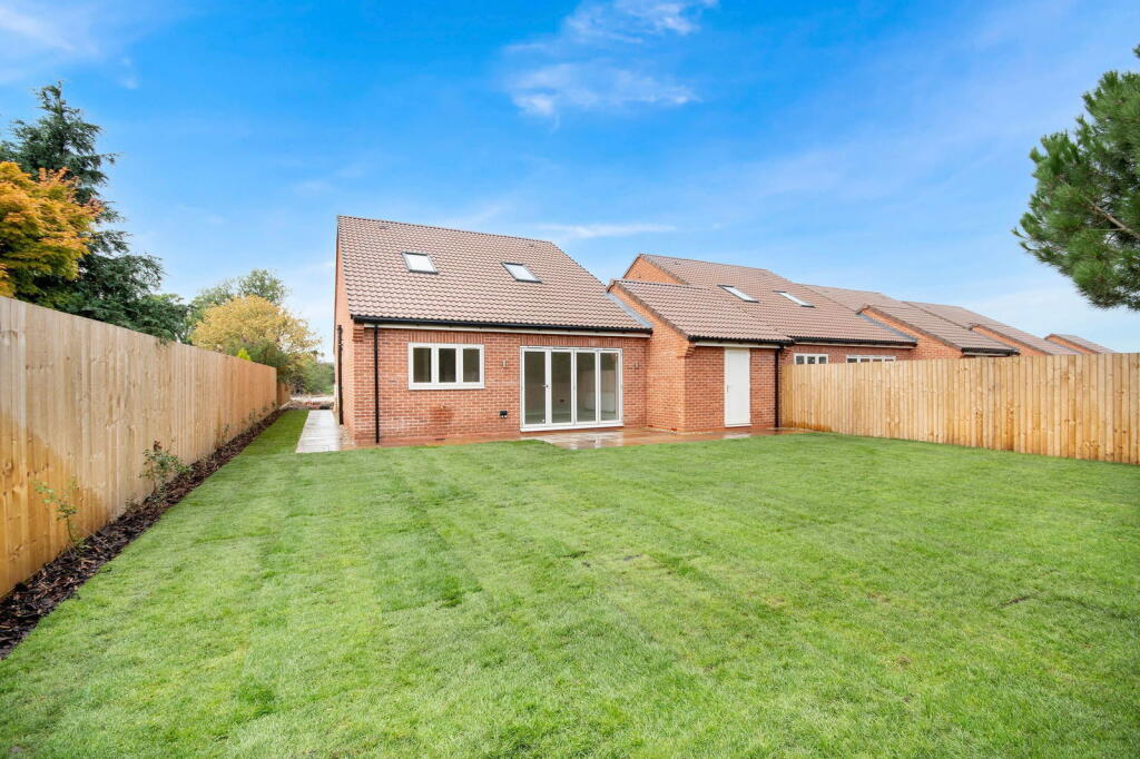 4-bed detached on Durham Grove, Retford, Nottinghamshire, DN22 6ST, £450,000