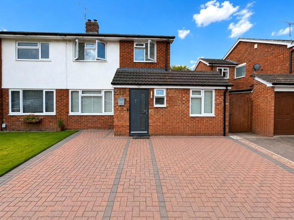 Main image of property: Farnham Road, Fleet, Hampshire, GU51