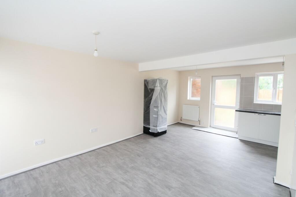 House in Hatfield, South Hatfield - More