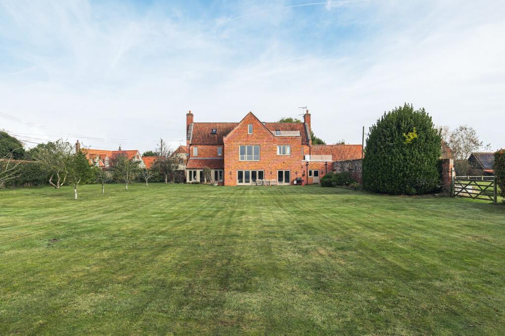 Main image of property: Spacious Farmhouse and Separate Annexe within 5 Acres (stms) in Stanhoe