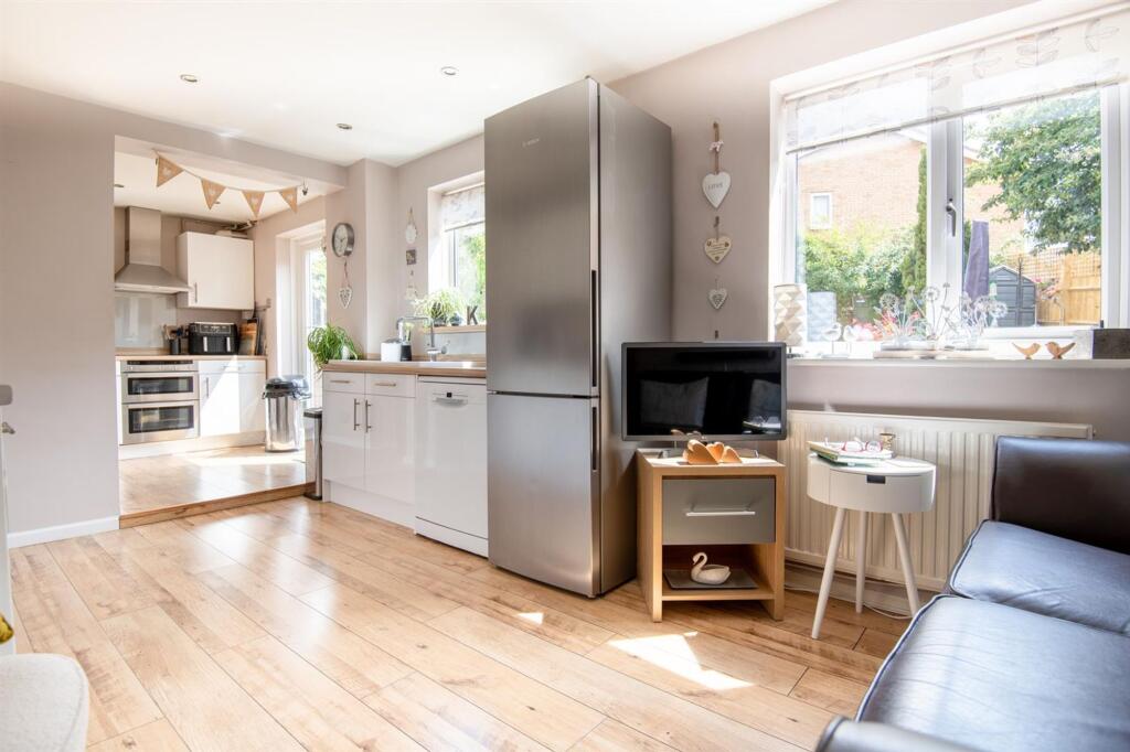 House in Wellingborough, Glenvale Park - View 6