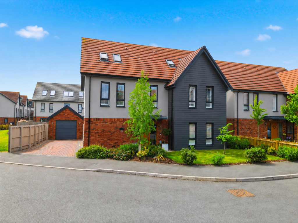 5-bed detached on Juniper Close, Edwinstowe, £550,000