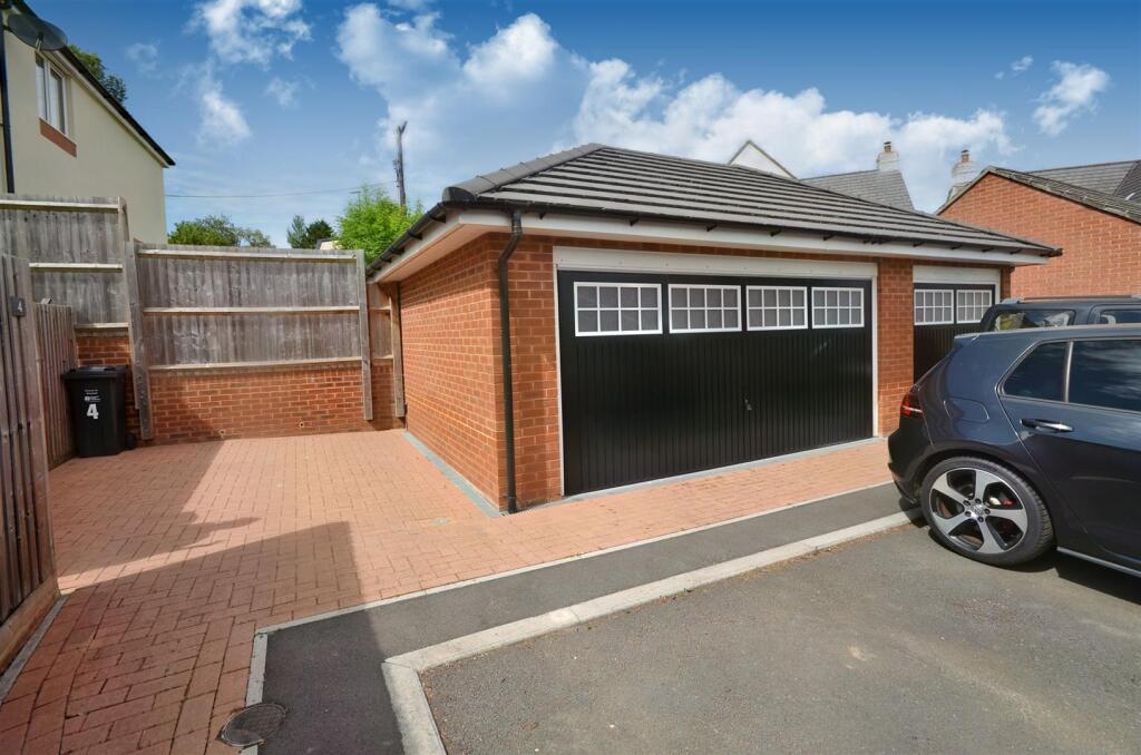 Lark Close, Bruton - View 6