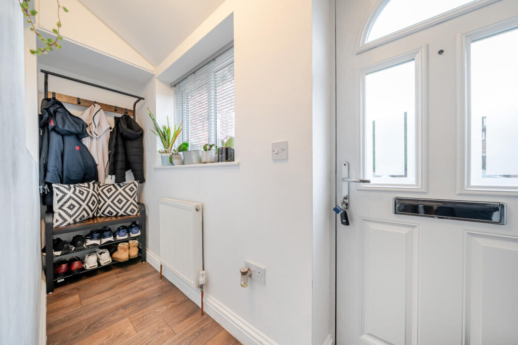Walton Way, Newbury, RG14 photo 2