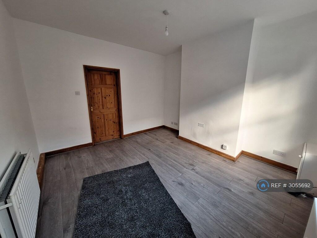 House in Nottingham, Nottinghamshire - View 4