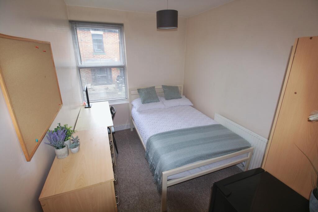 Main image of property: 96 Newland Street West, Lincoln, Lincolnshire, LN1 1PH
