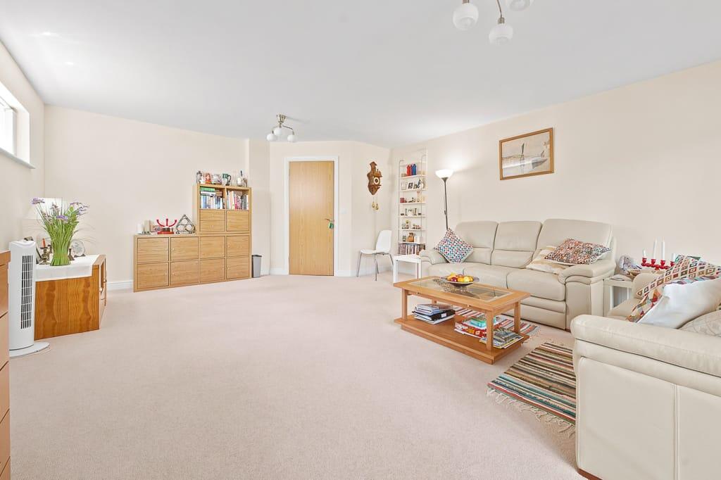 Apartment in Worcester, Worcestershire - View 5