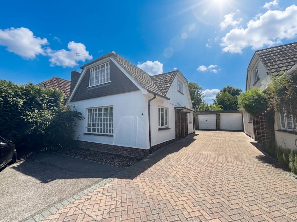 2-bed detached on The Drift, Rowlands Castle, PO9, £630,000