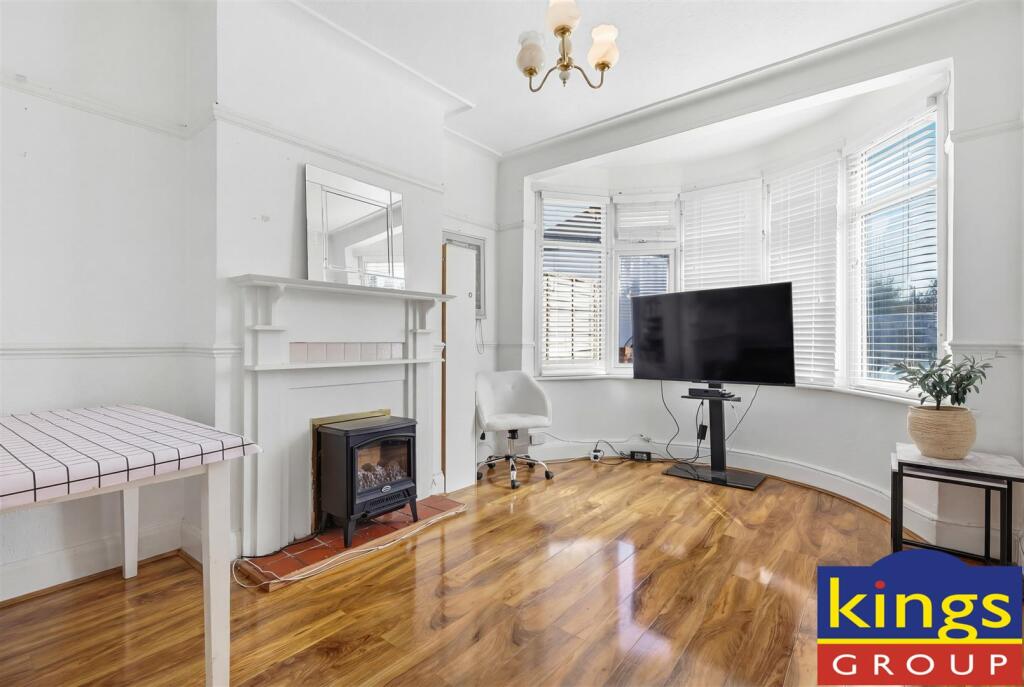 House in London - View 2
