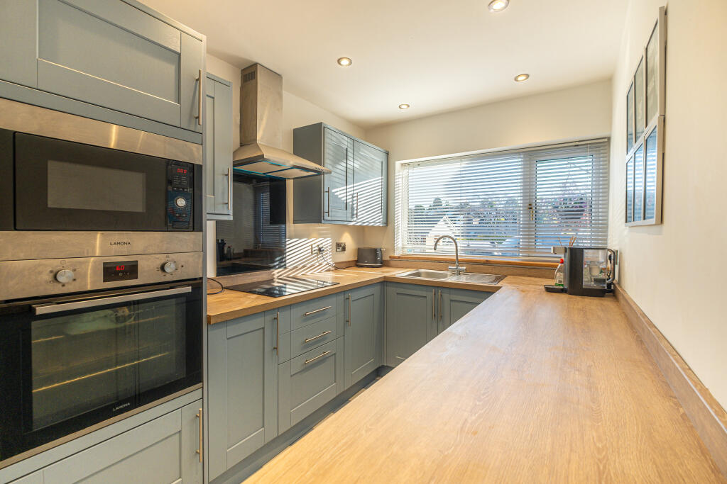 5 Windermere Avenue, Dronfield Woodhouse, Dronfield, Derbyshire S18 8PD photo 3