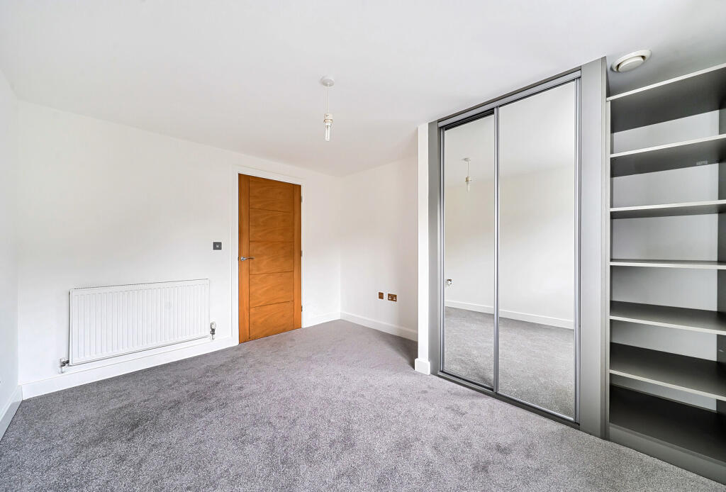 Apartment in Sevenoaks, St John's - More
