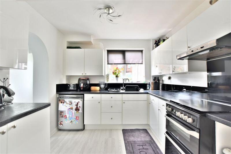 Brattleby Crescent, Ermine East, Lincoln photo 3