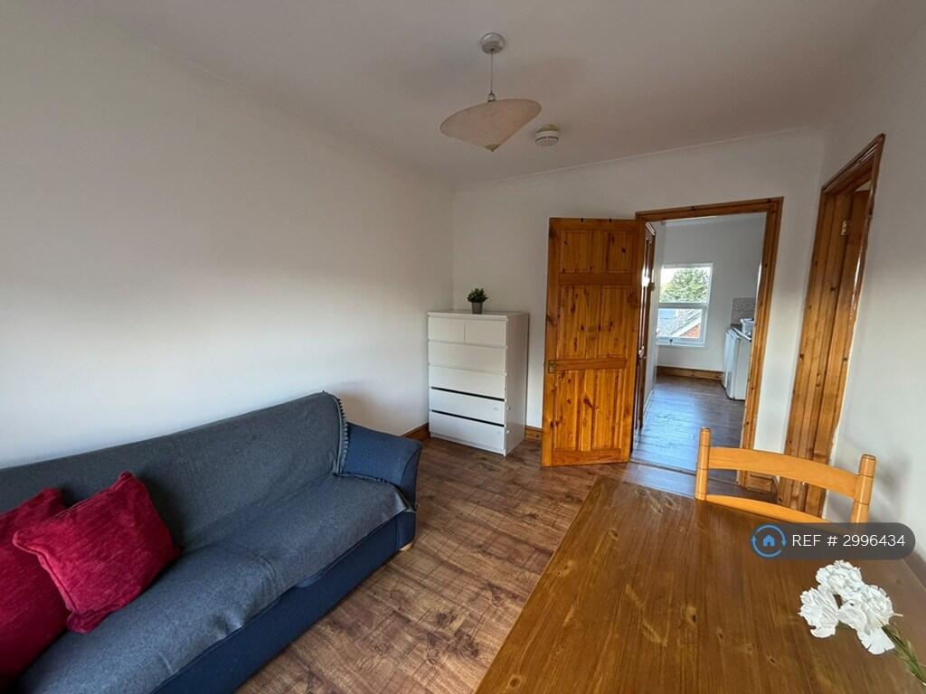 Apartment in Reading, Katesgrove - View 5