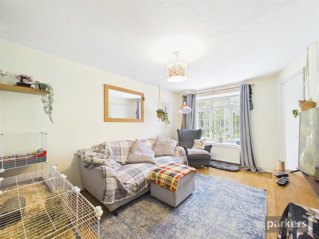 Sunderland Close, Woodley, Reading, Berkshire, RG5 photo 2