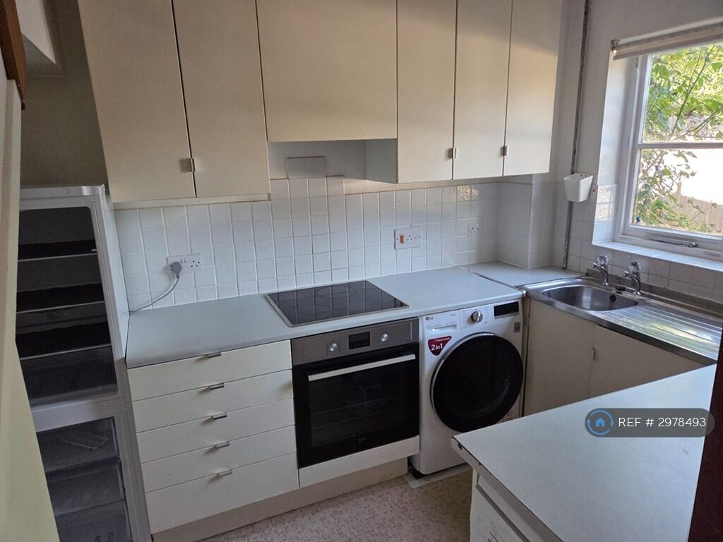 House in Twickenham - View 4