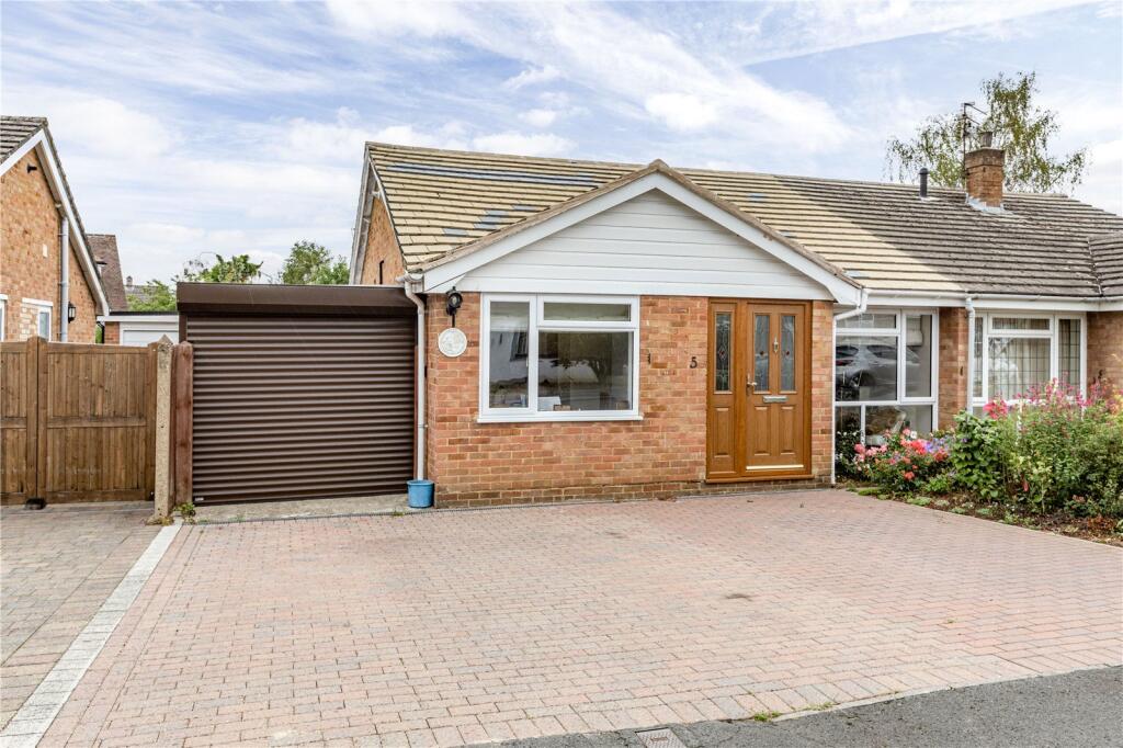 2-bed house on Acacia Close, Woodham, Addlestone, Surrey, KT15, £500,000