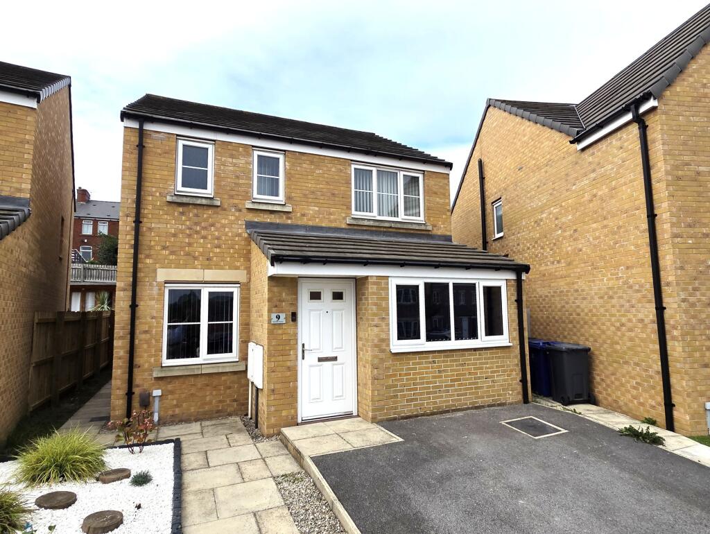 3-bed detached on Mitchells Terrace, Wombwell, S73, £220,000
