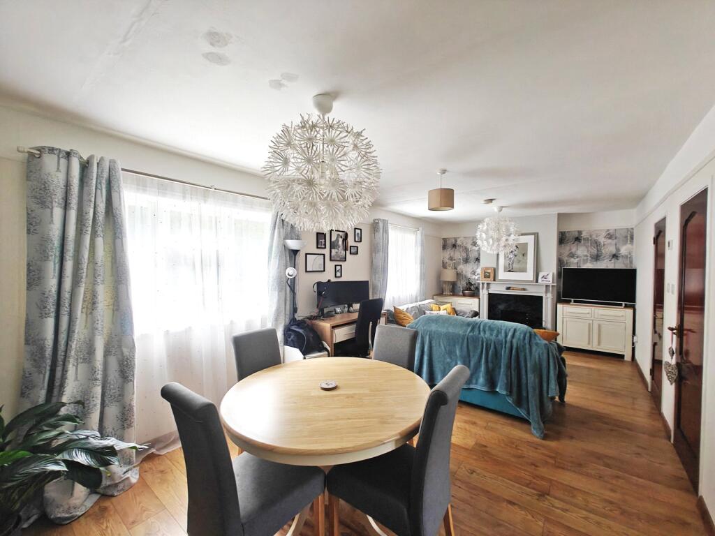 House in Southampton - More