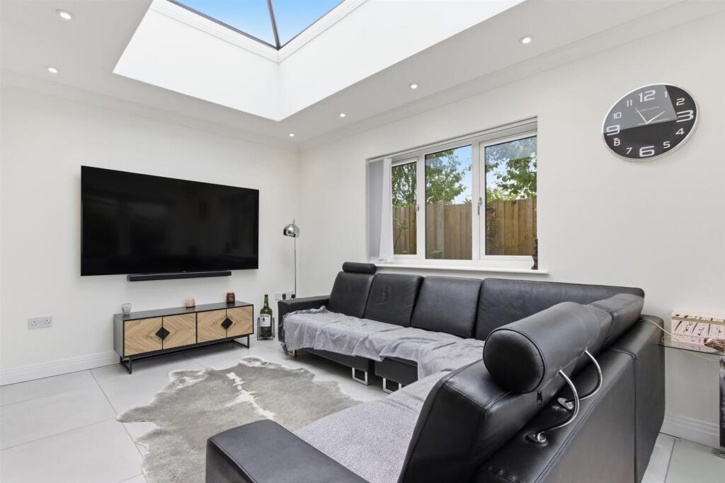 Twysdens Terrace, Welham Green - View 5