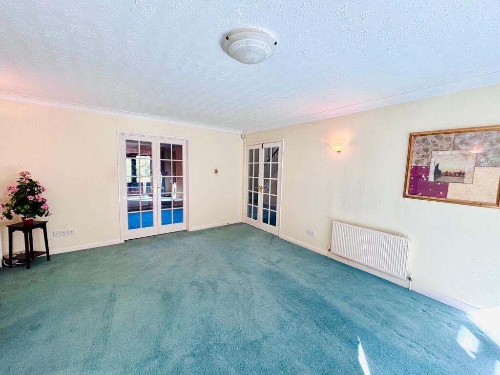 House in Slough, Chalfont St Peter - More