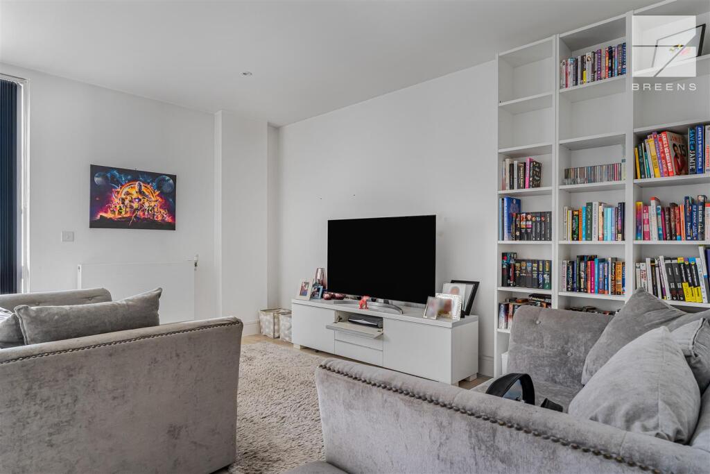Apartment in London, Central Highams Park, Highams Park - View 3