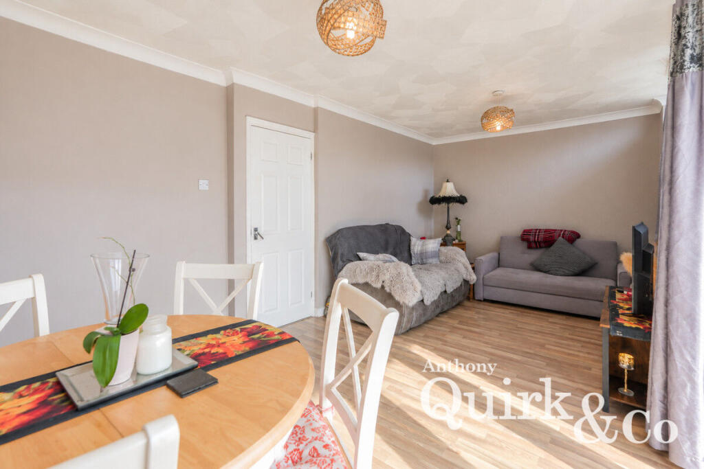 House in Castle Point, Canvey Island - View 3