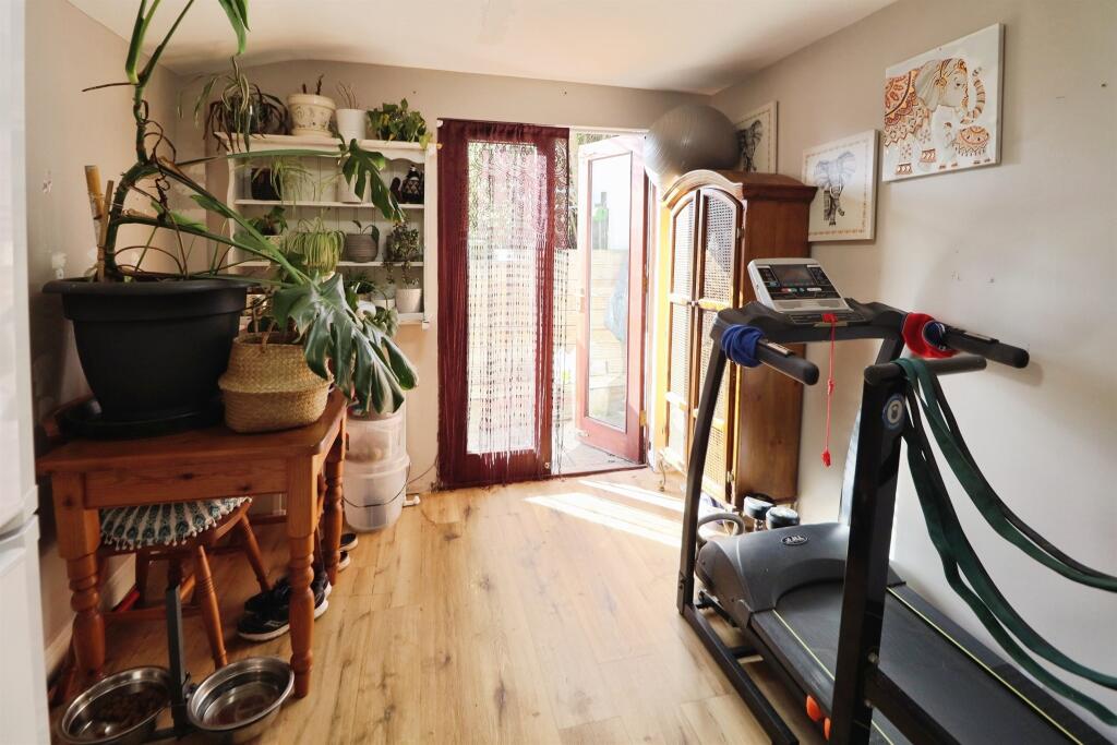 House in Barry, Vale of Glamorgan - More